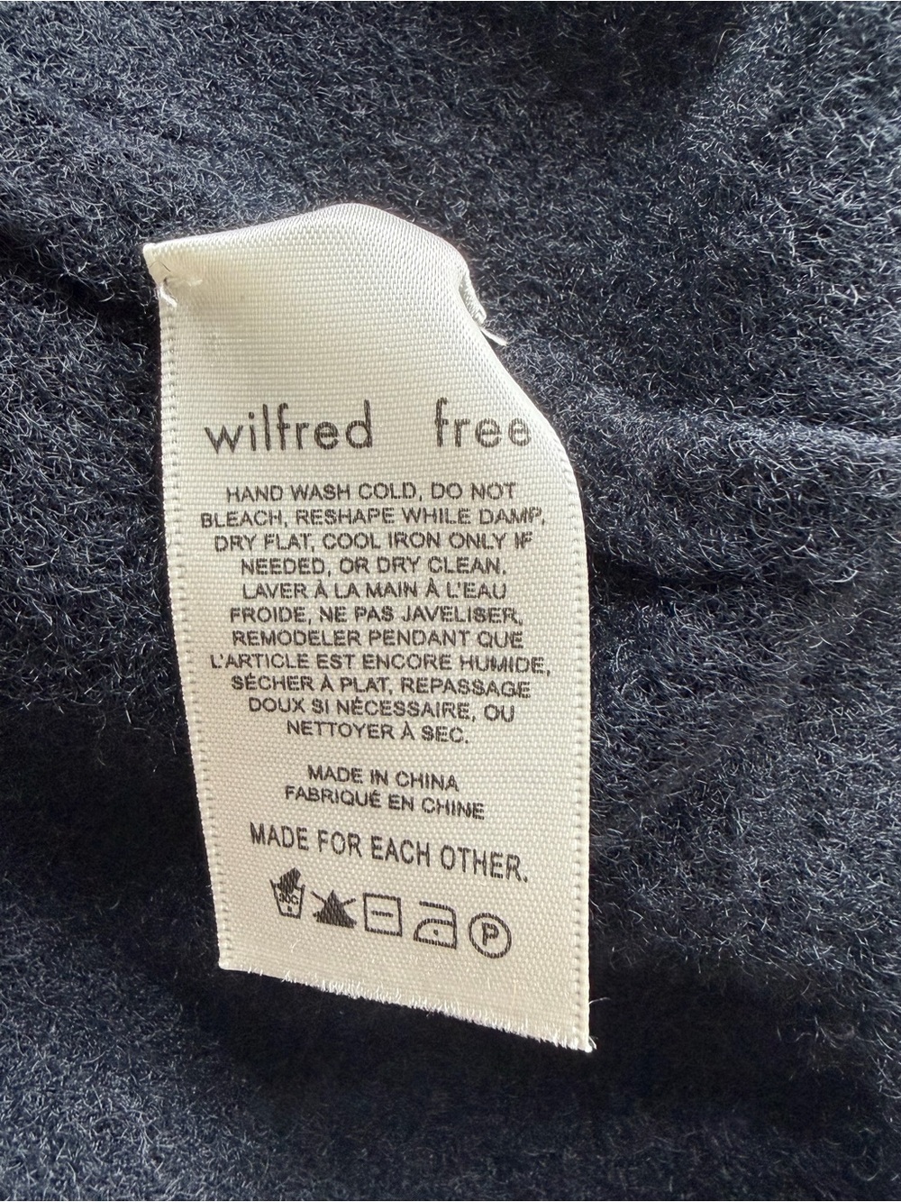 Wilfred from Aritzia Soft Knit V-Neck Oversized Sweater - Picture 4 of 5
